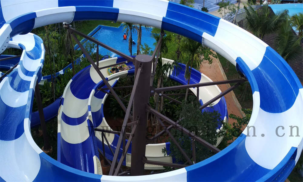 水上滑梯报价指南：如何选择合适的设施？