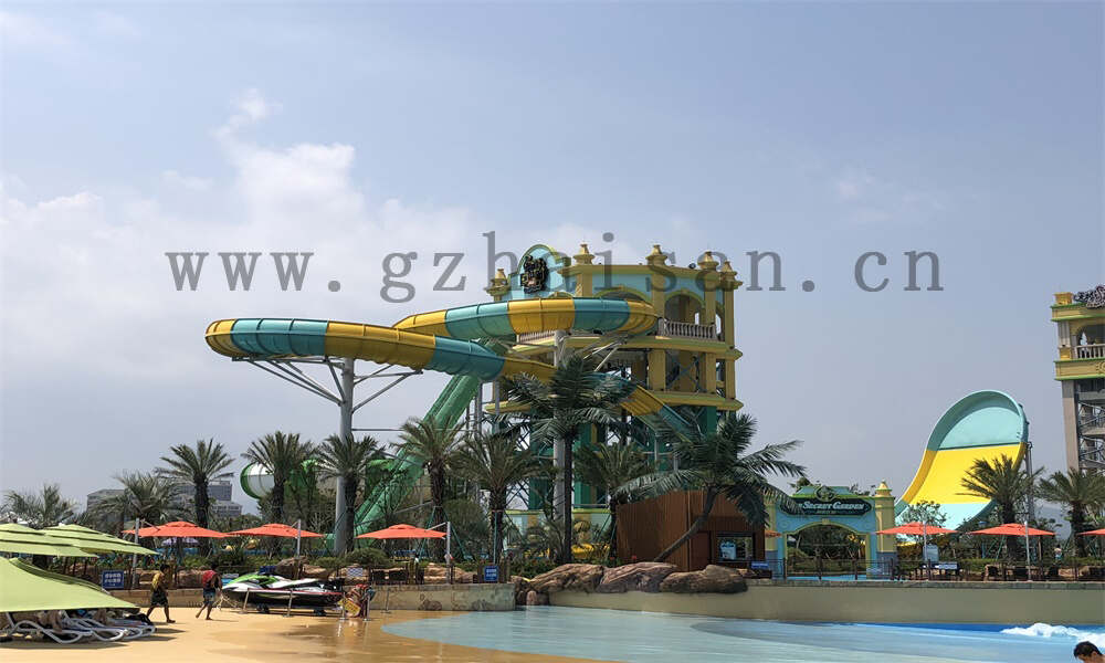 如何在水上乐园策划中提供多语言服务？