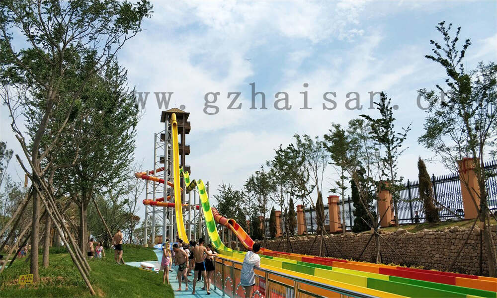 水上乐园设施狂欢，尽情畅享水上游乐盛宴