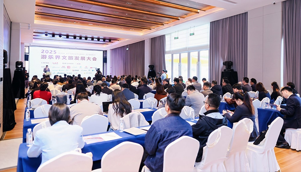 科技铸就非凡体验，专业成就行业标杆——壹号娱乐-com游乐荣膺2025金冠奖“杰出水滑道设备奖”