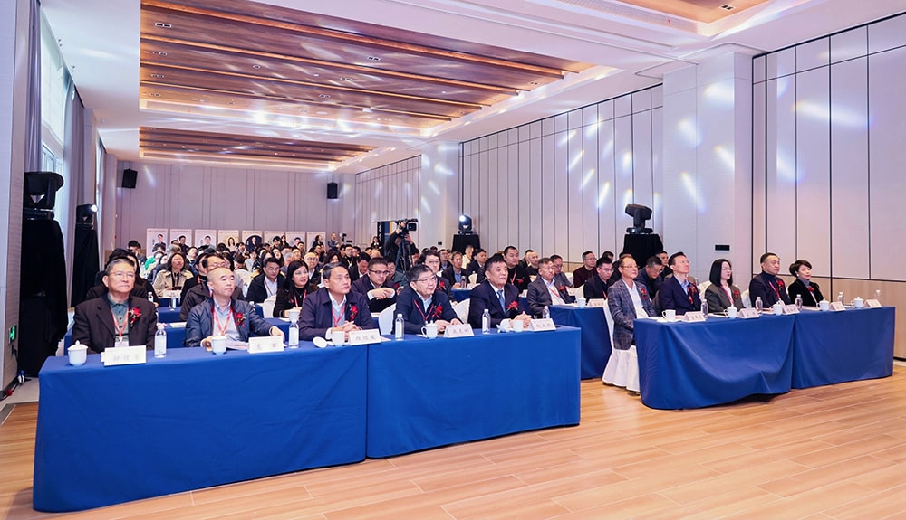 科技铸就非凡体验，专业成就行业标杆——壹号娱乐-com游乐荣膺2025金冠奖“杰出水滑道设备奖”